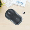 🔋 Le sans-fil Logitech à petit prix, sans compromis sur la qualité ! La Logitech M185 est la solution idéale pour ceux qui recherchent la simplicité, l’efficacité et la mobilité. Grâce à sa connexion sans fil 2,4 GHz ultra-stable, vous profitez d’une navigation fluide sans câble encombrant. Son nano récepteur USB discret reste connecté en permanence sans gêner vos déplacements. Compacte, légère et ambidextre, elle vous accompagne partout !