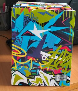 Cahier Broché – 288 Pages | Grands Carreaux Seyès | 17×22 cm | Papier Blanc 60g | Couverture 250g Vernis Mat