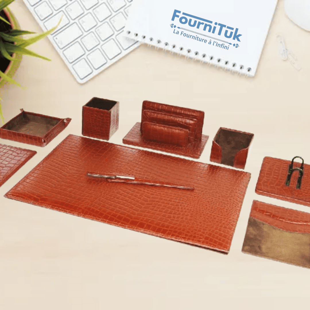 Parure de Bureau en Cuir Motif Croco – 9 Pcs avec Coffret – Couleur Marron