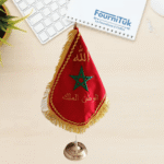 Drapeau de Bureau Marocain Grand Modèle 52 cm – Socle Cuivré Élégant – Brodé الله الوطن الملك